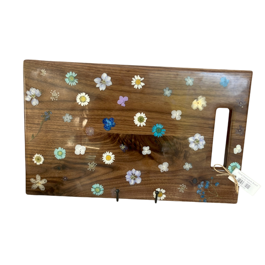 Garden Charcuterie Board: Dried and Pressed Flowers in Resin