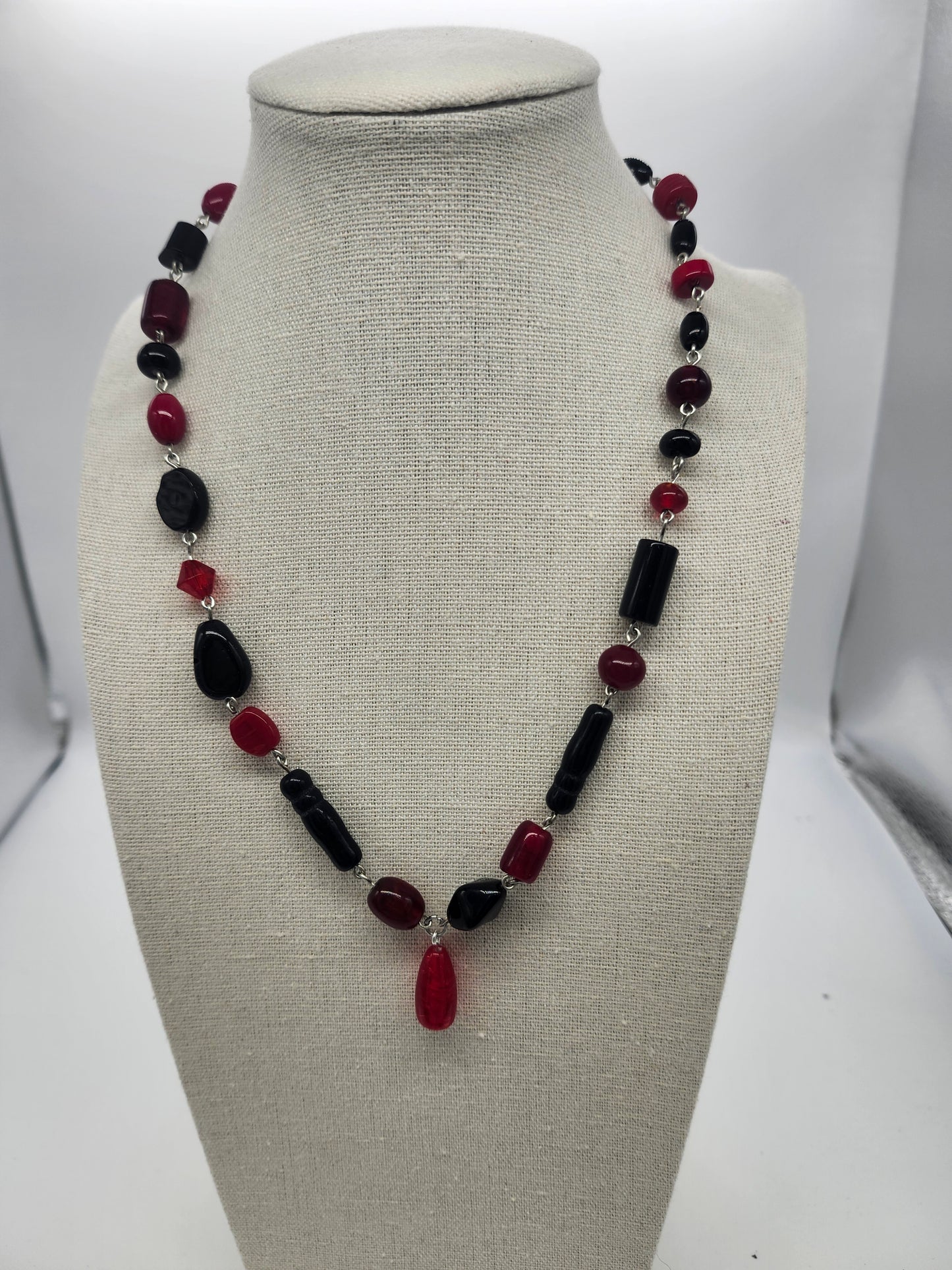 Red and Black Glass Wire Loop Necklace